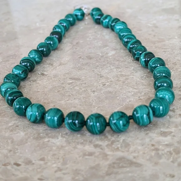 Elegant Green Beaded Necklace - Picture 1 of 5
